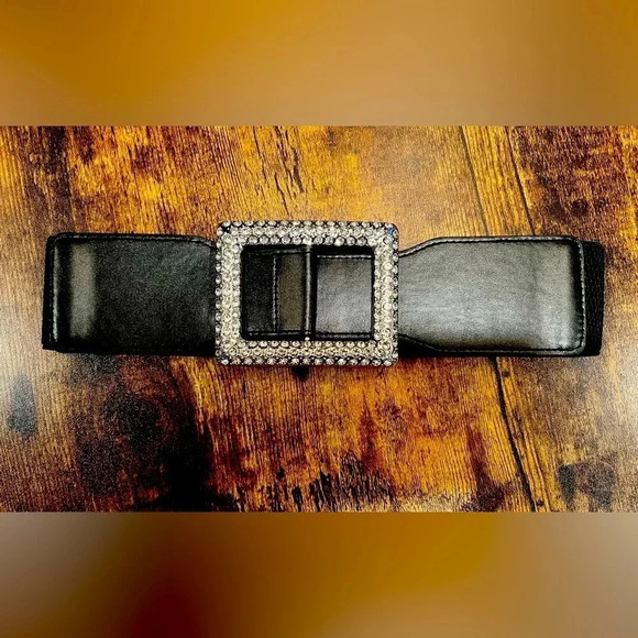 Rhinestone women’s stretch belt. Size: 28”. - Picture 1 of 11